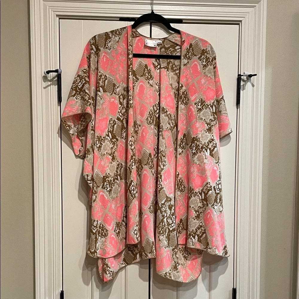 🔥NWOT Pink and Brown Patterned Kimono